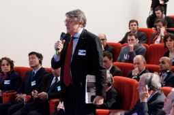 Stefano Micossi, from event host Assonime, asking a question from the floor 